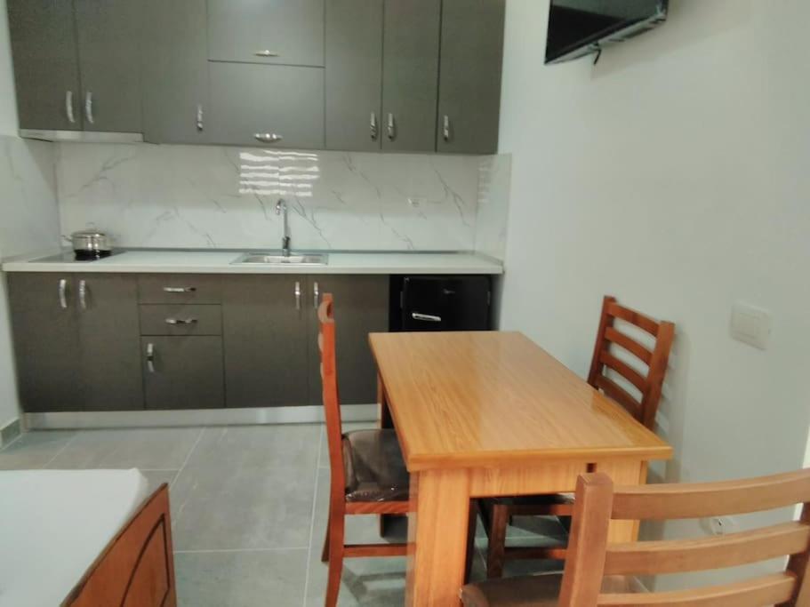 Villa Besnik, Rooms For Rent Vlore Exterior photo