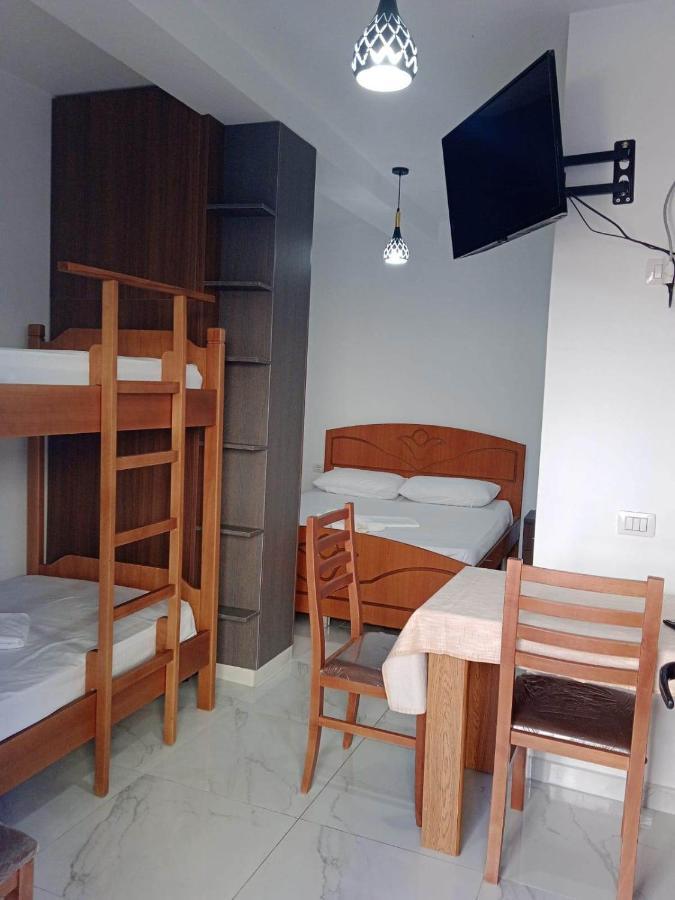 Villa Besnik, Rooms For Rent Vlore Exterior photo